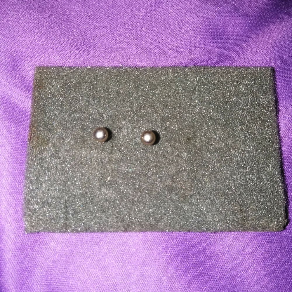 SMALL STUD EARRINGS
